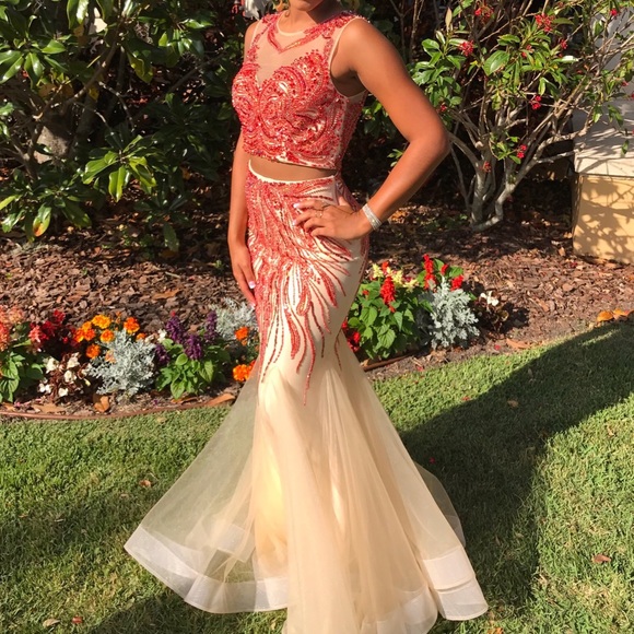 JOVONI PROM DRESS - Picture 1 of 2